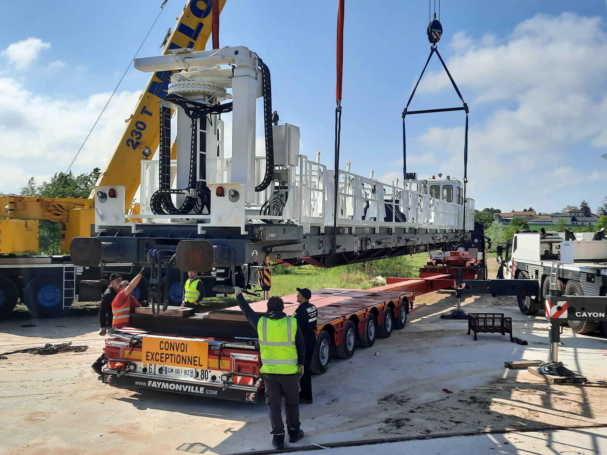 Transporting a maintenance car to the train - this is how we did it